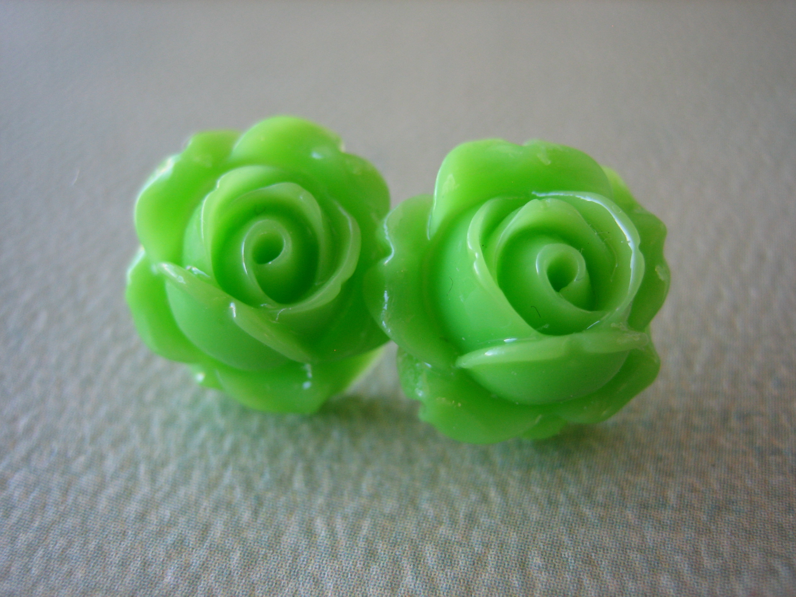 Adorable Cabbage Rose Earrings Apple Green Free Standard US